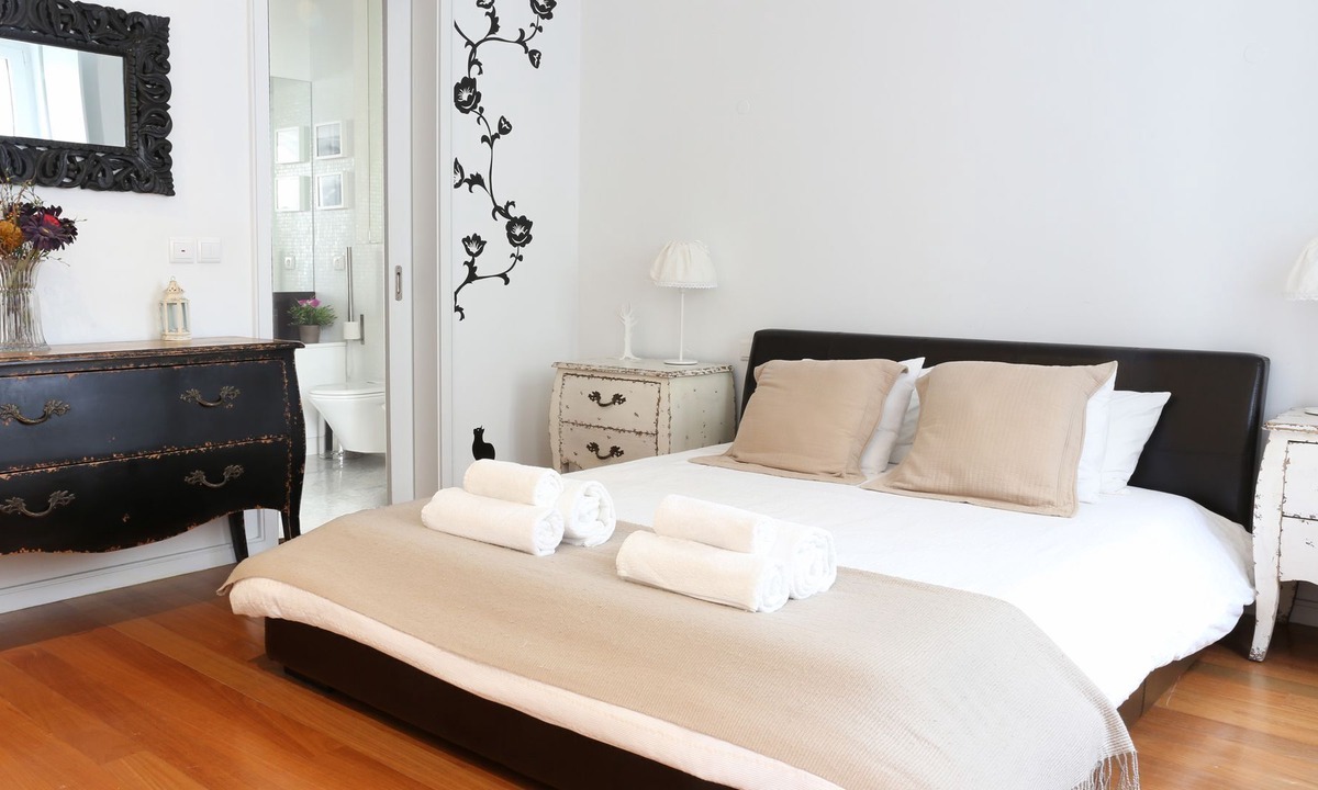 Penha de Franca Apartment | Comfort Apartment with Balcony by LovelyStay