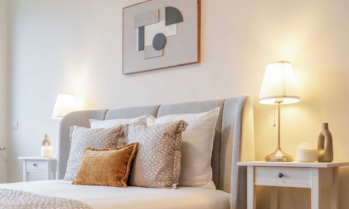 Santa Marinha Apartment | Modern & Spacious Flat with Garage by HostWise
