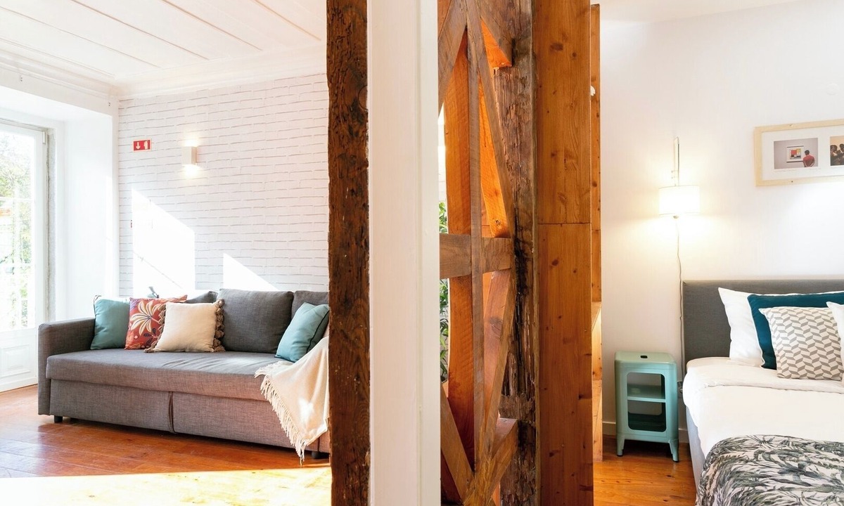 Lisbon Old Town Apartment | Lisbon charming balcony flat w/air conditioner!