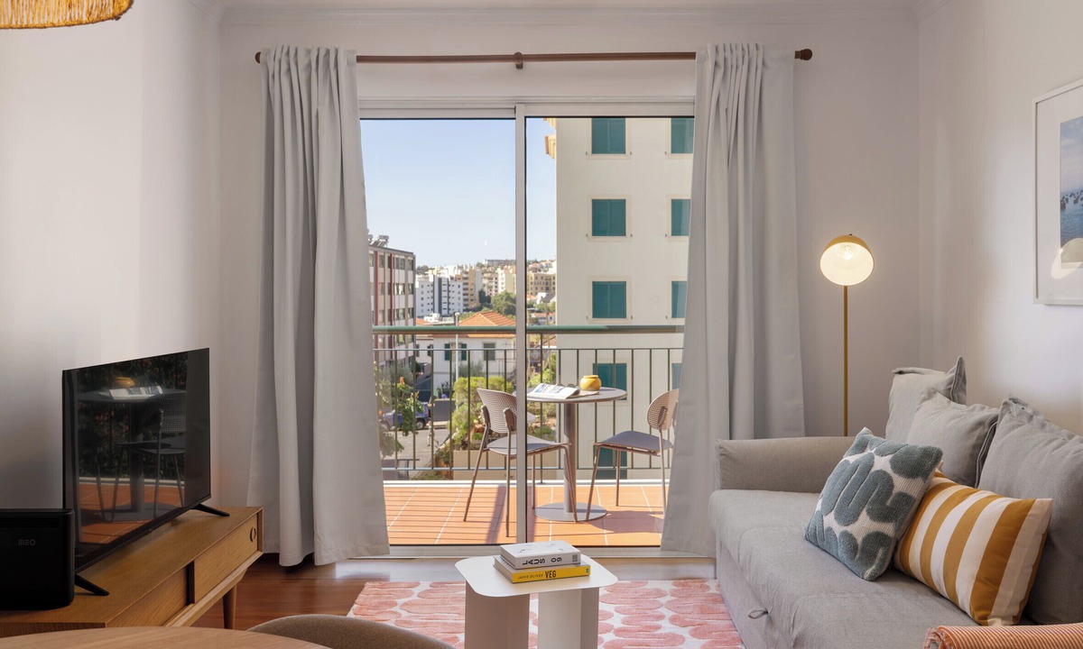 Santo Antonio Apartment | Modern apartment with balcony – Madalenas III