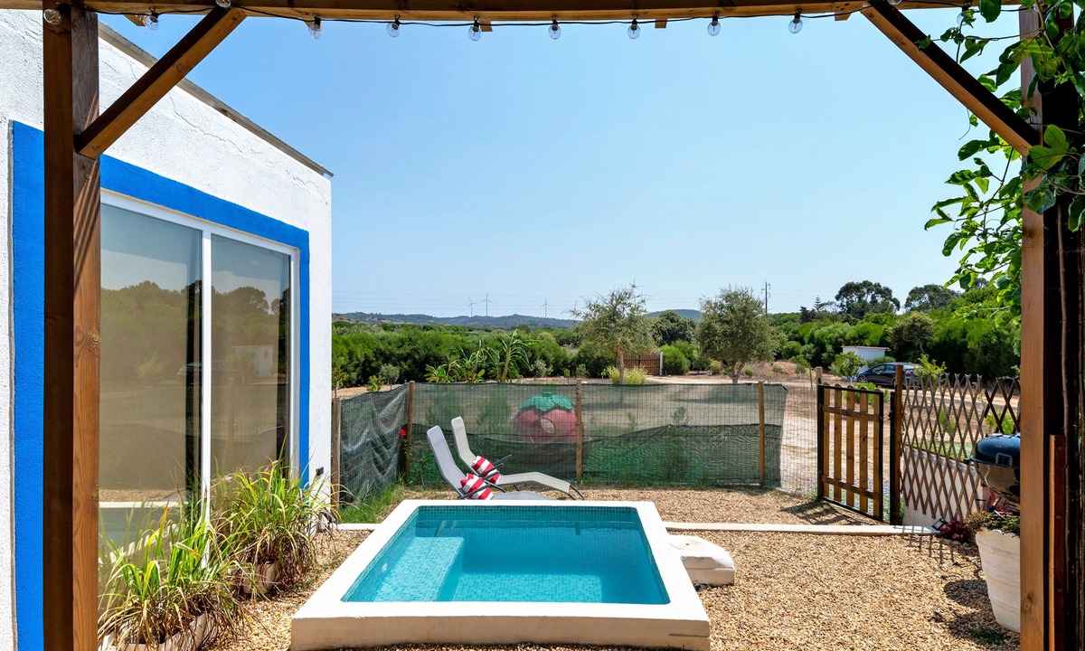 Porto Covo House | Holiday Home 'Oliveira Brava T2' with Mountain View, Private Pool and Wi-Fi