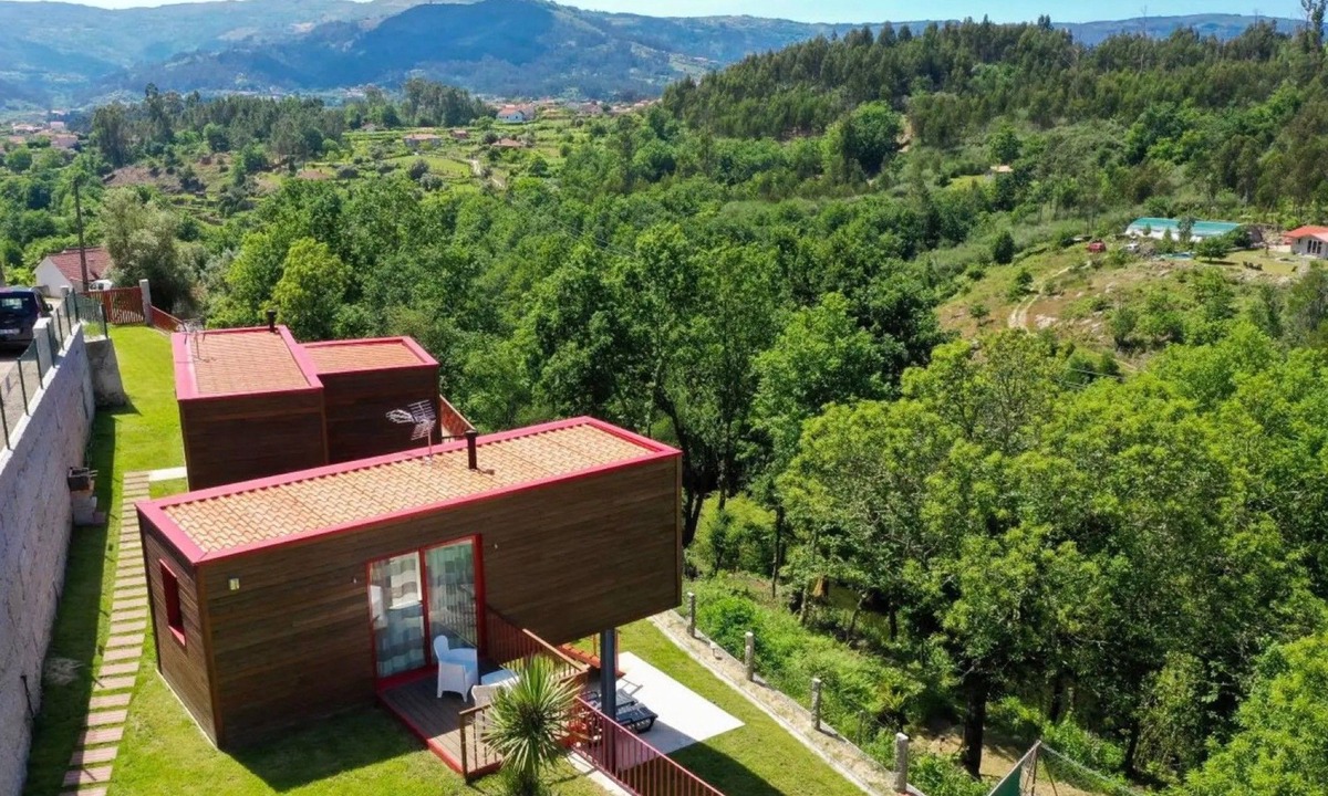 Arcos de Valdevez House | Bungalow 'Casinhas Do Minho' with Lake View, Wi-Fi and Air Conditioning