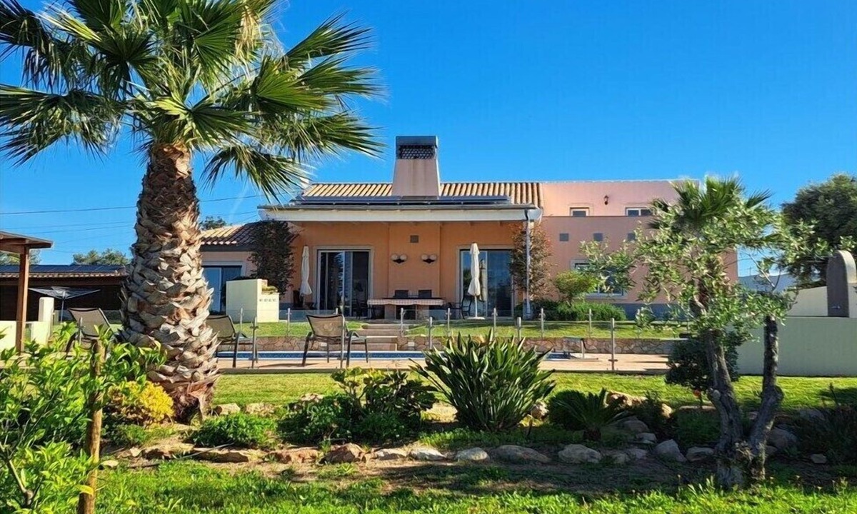Moncarapacho e Fuseta Villa | Villa in Moncarapacho with swimming pool
