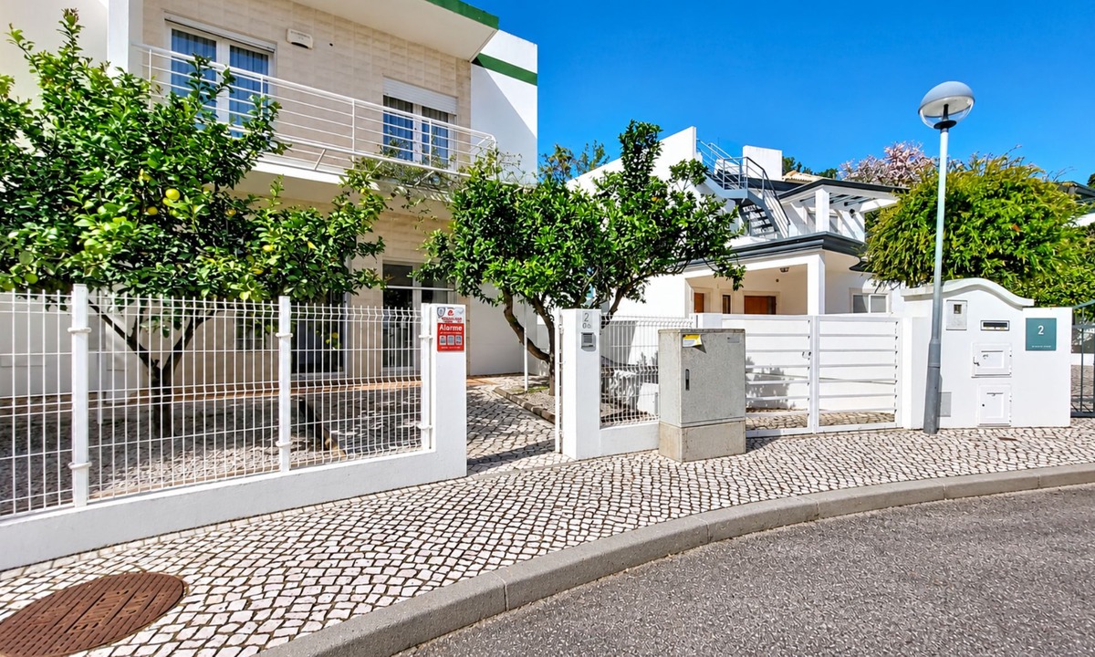 Torralta House | Alvor 4 bedroom, 4 bathroom house with private gym located near Alvor sea front.