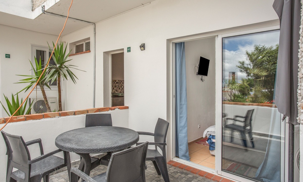 Canico Apartment | Apartment 'Pool View' with Shared Pool, Shared Garden and Wi-Fi