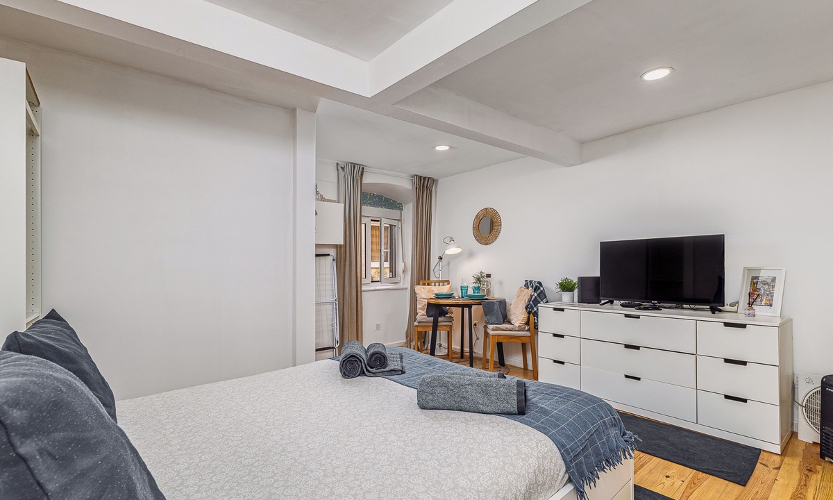 Socorro Apartment | Studio in the heart of Mouraria. work and/or explore Lisbon.