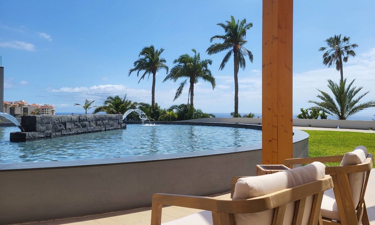 Sao Martinho Apartment | Designer apartment with sea view, infinity pool & direct sea access