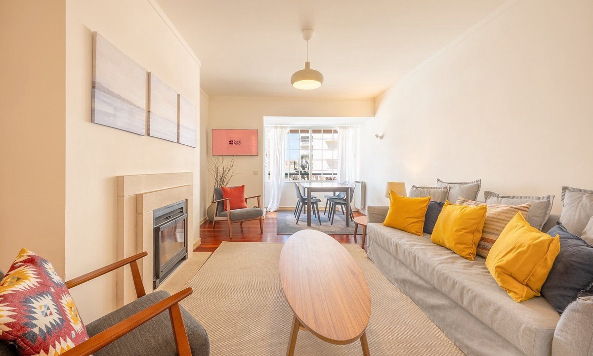 Cascais Apartment | GuestReady - Winter cozy workstation spot