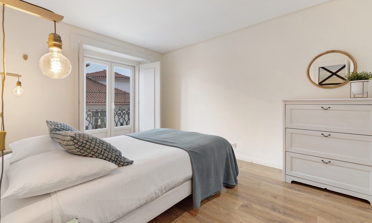 Santo Estevao Apartment | Apartment 'Central Com Vista Rio' with Wi-Fi