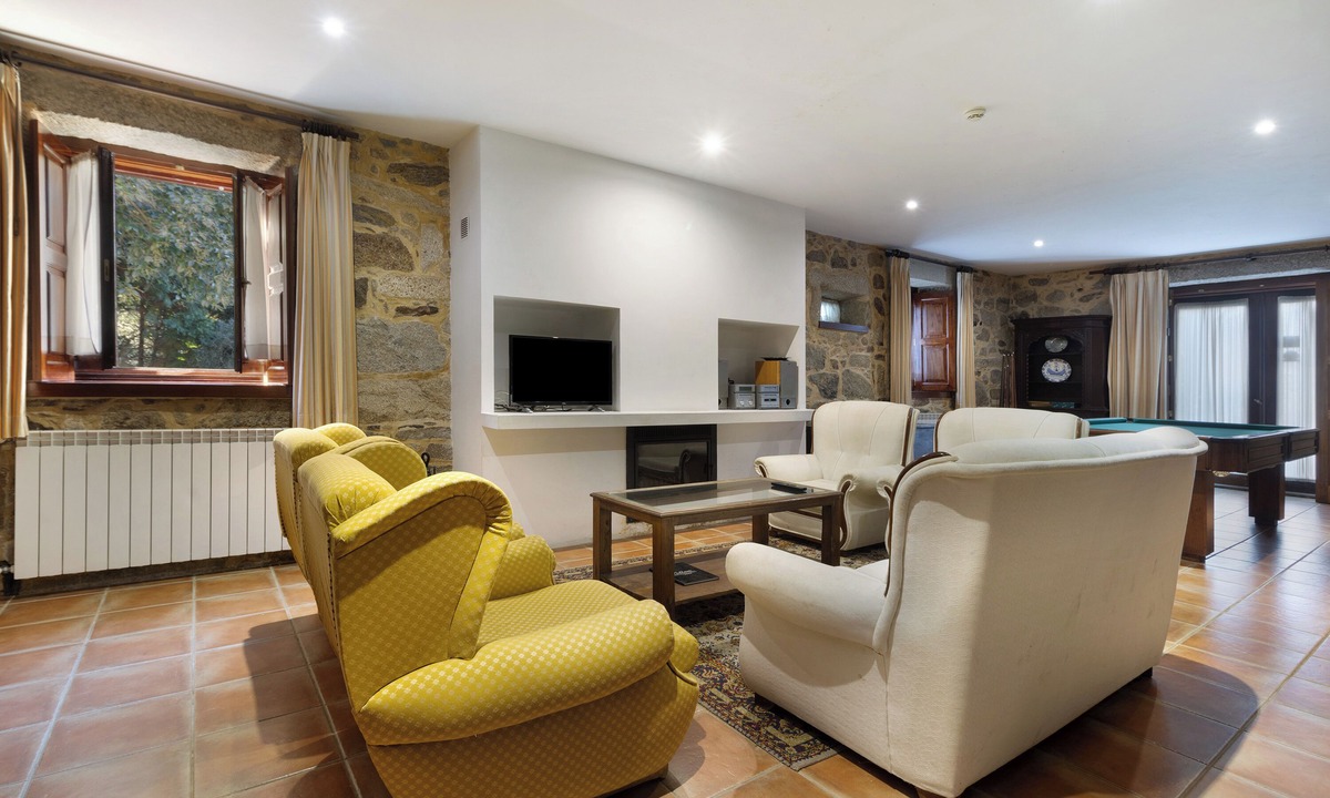 Amares Apartment | Studio 'Suite - Quinta Da Ataíde' with Mountain View, Shared Pool and Wi-Fi