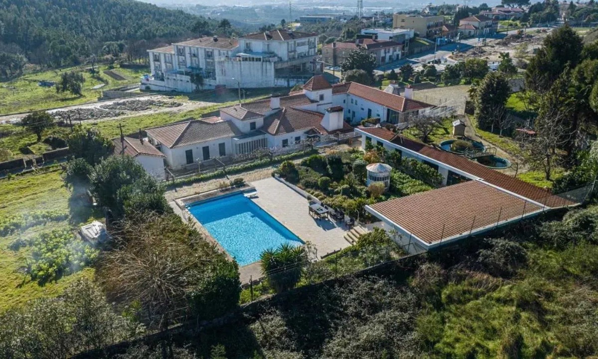 Paredes House | Homerez - Spacious House with Pool in Vandoma