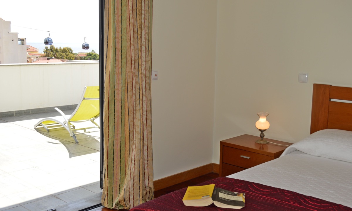Santa Maria Maior Apartment | Top Floor in Funchal Center near Farmers Market Free Wifi private parking