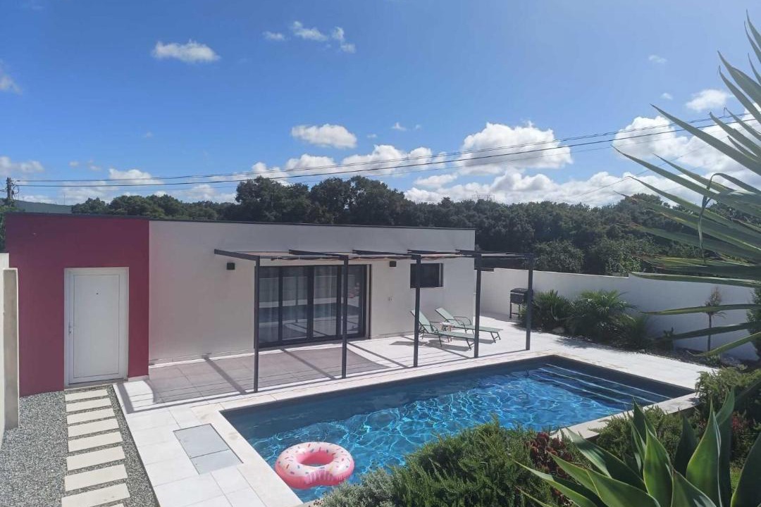 Alcobaca Ski Chalet | Villa Freires - T0 com piscina na Benedita