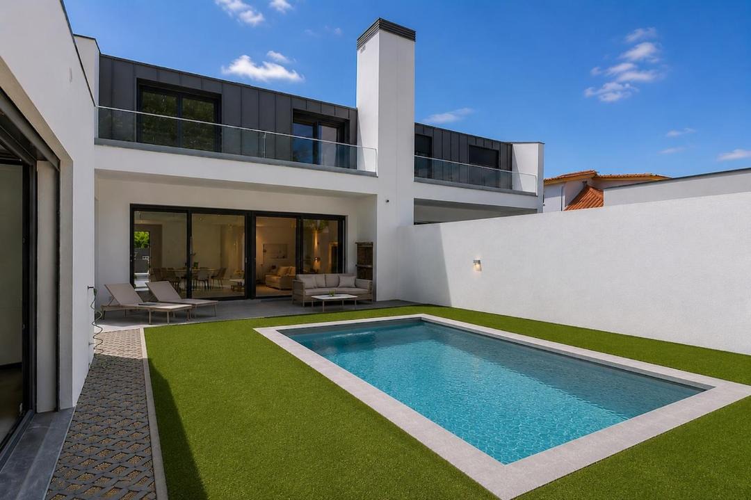 Costa de Caparica Villa | Center Caparica Beach House - Pool - Beach 3min