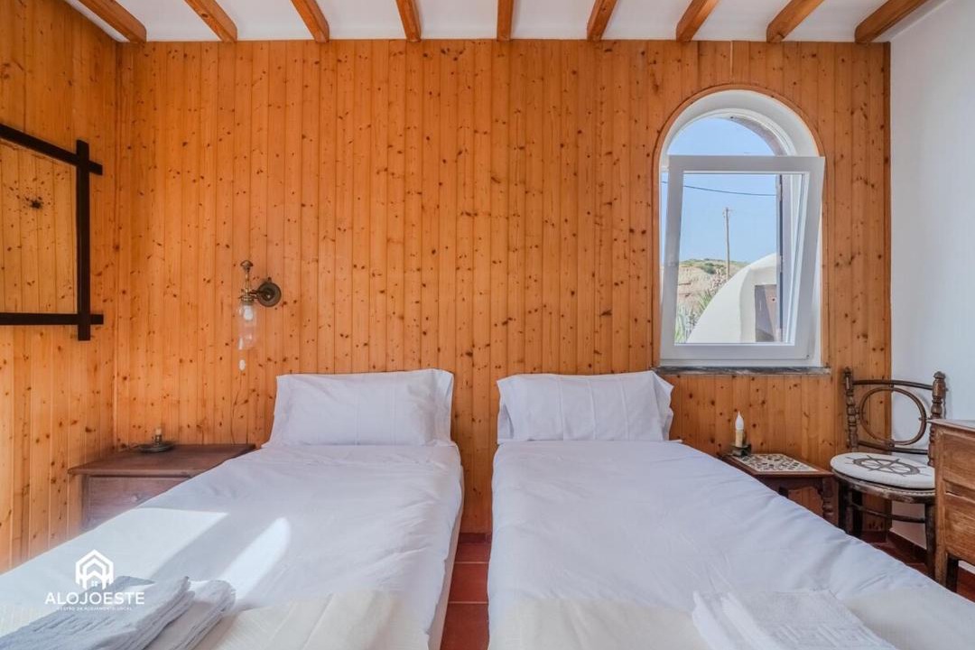 Sao Pedro da Cadeira Villa | Atlantic Ocean Villa - 4 bedrooms - Ocean front