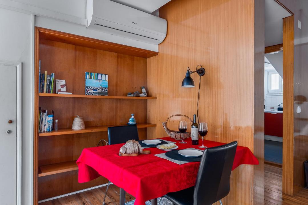 Santos Apartment | Sunshine Madragoa