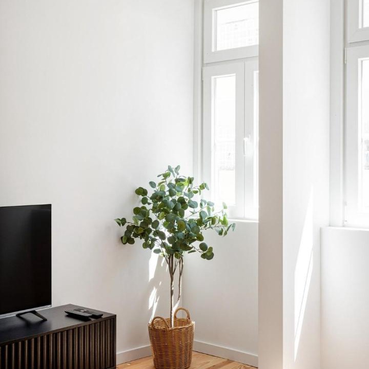 Sao Jorge de Arroios Apartment | AB10 Modern Lisbon with AC and Balcony