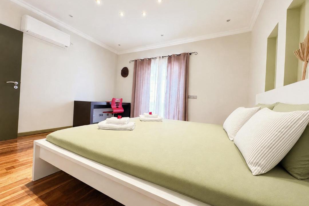 Sao Bras de Alportel Villa | Villa Topázio - 4 Bedrooms, Private Pool, Jacuzzi, Airco & Sea Views!