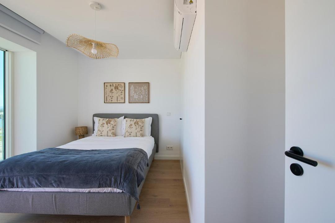 Santo Andre Apartment | Vista Tejo com Piscina - garagem e ar condicionado