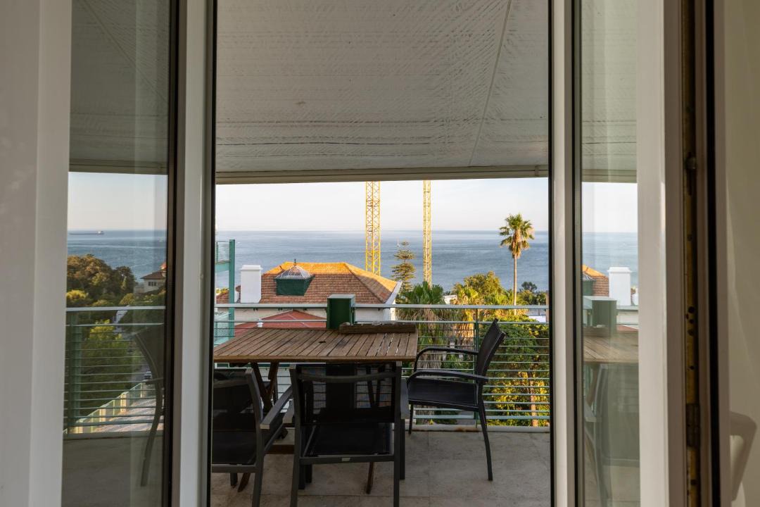 Estoril Apartment | 3 Bedroom House in Cascais, 15 min walking to beach with parking spot