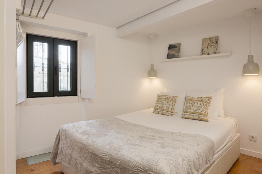 Alfama Apartment | Arroios Urban Escape with Mezzanine