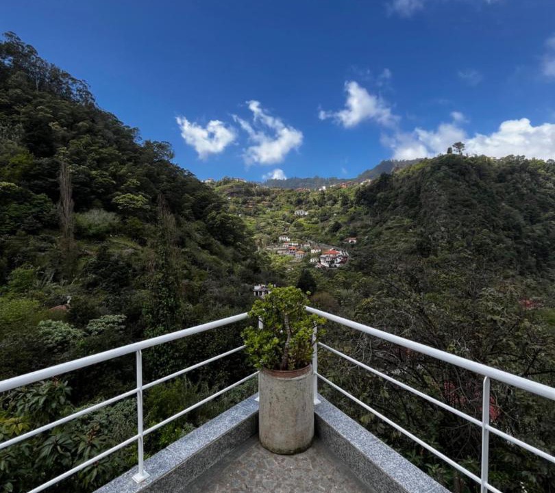 Faial House | Casa Duque 3-Bedroom Mountain Retreat with Terrace & Parking