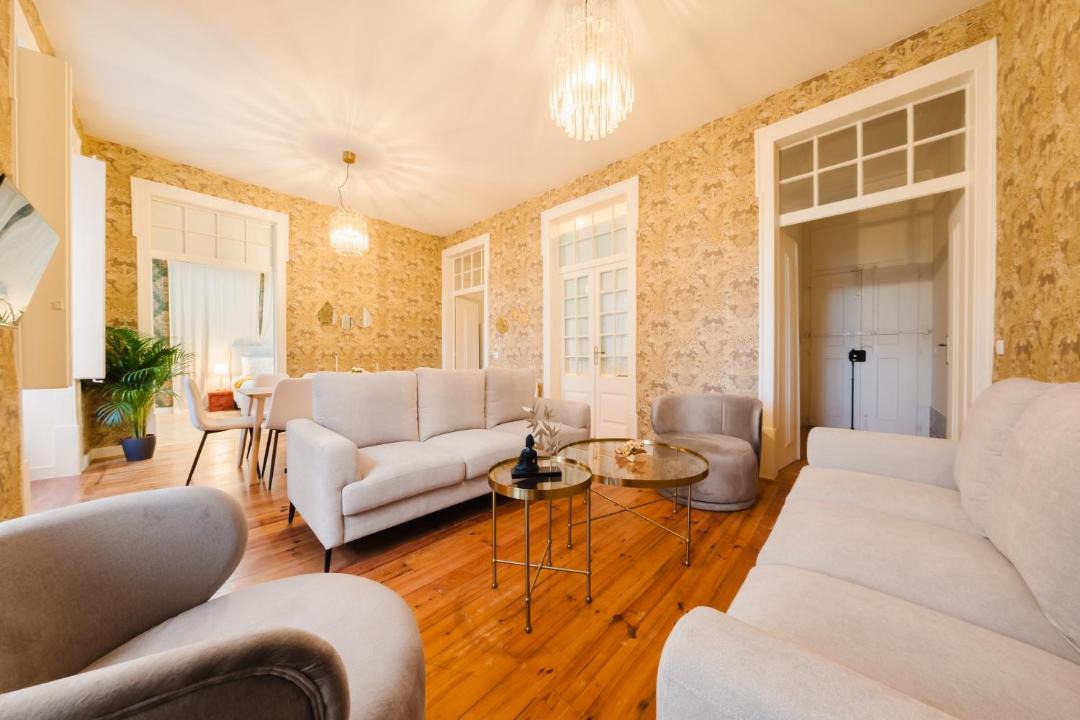 Chiado Apartment | Stylish Central Lisbon 5BR Apartment wAC