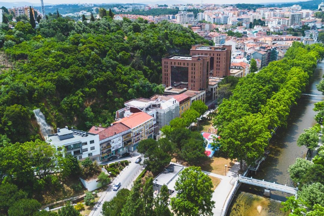 Leiria Apartment | Moodhu Villa - Cozy Apart w/Amazing Terrace