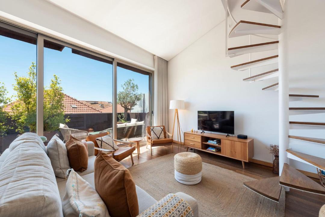 Centro / Baixa Apartment | Sunny Loft in Downtown Porto with Private Parking