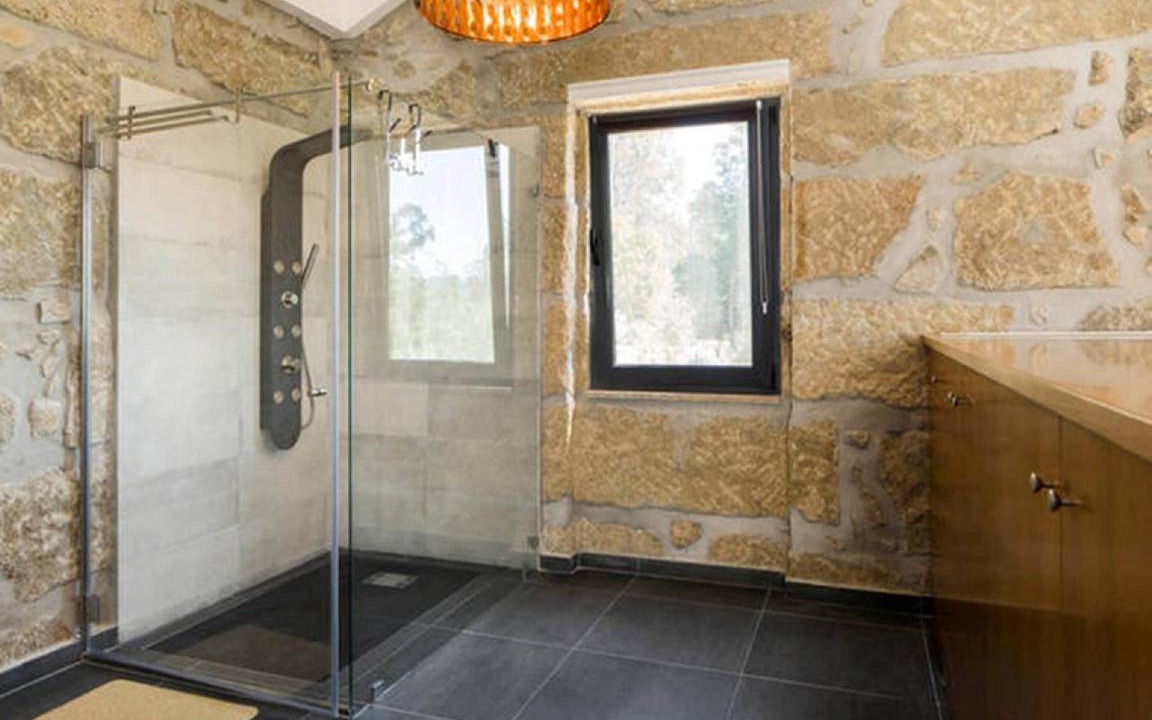 Photo of Bathroom in Tondela