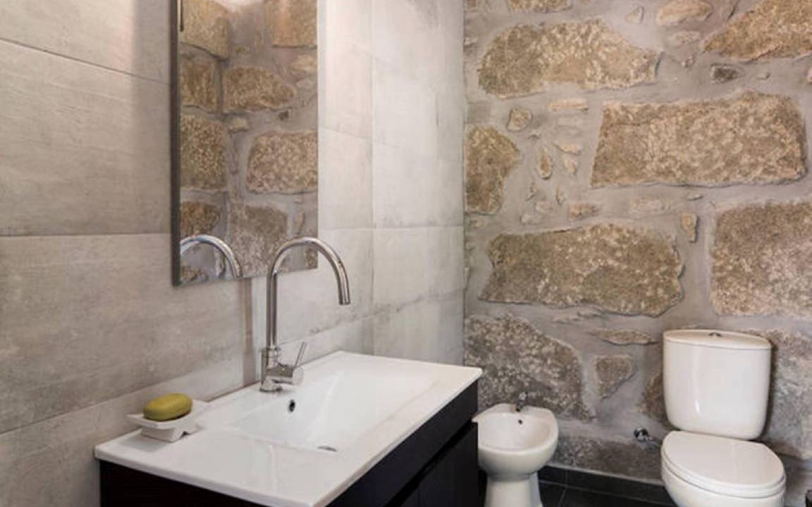 Photo of Bathroom in Tondela