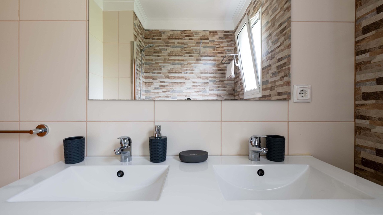 Photo of Bathroom in Canico