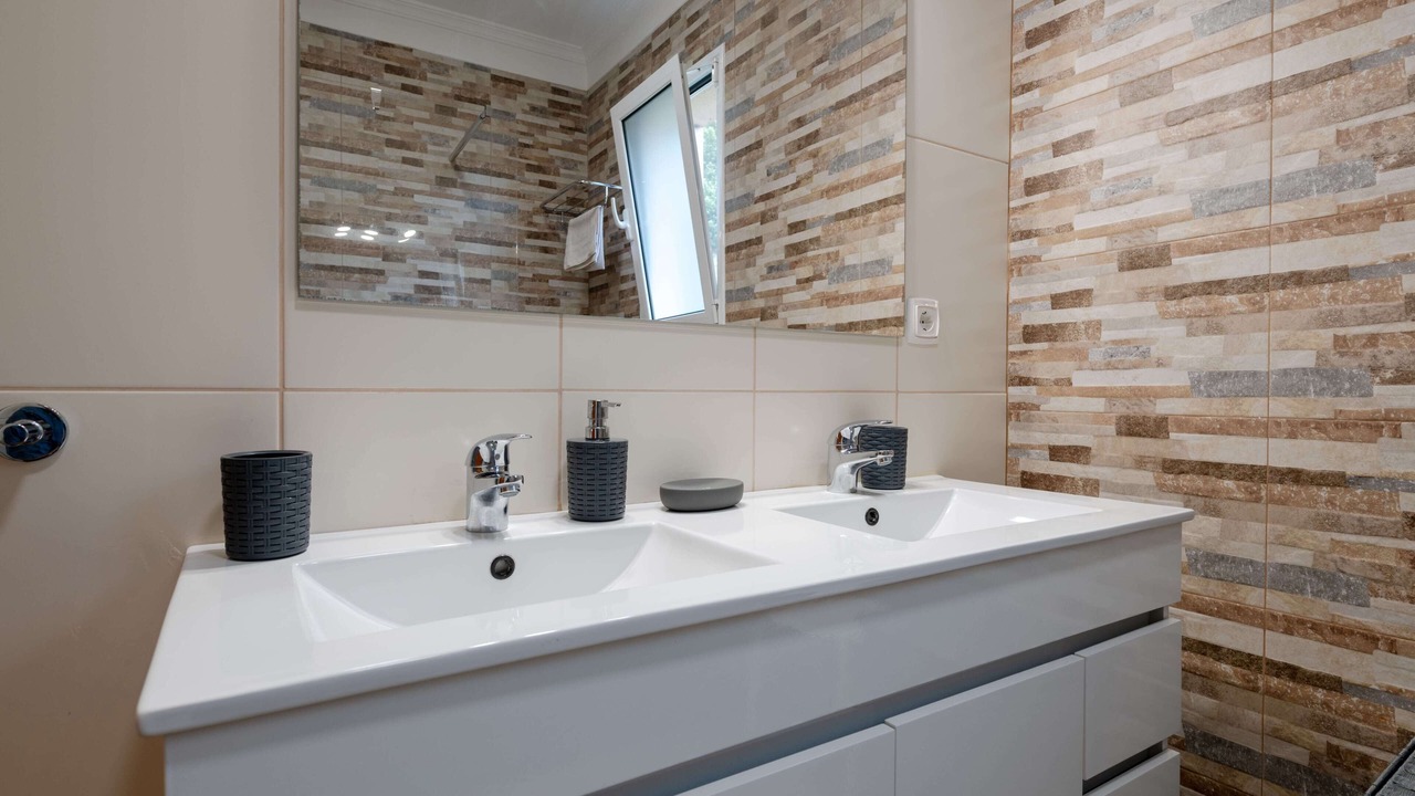 Photo of Bathroom in Canico