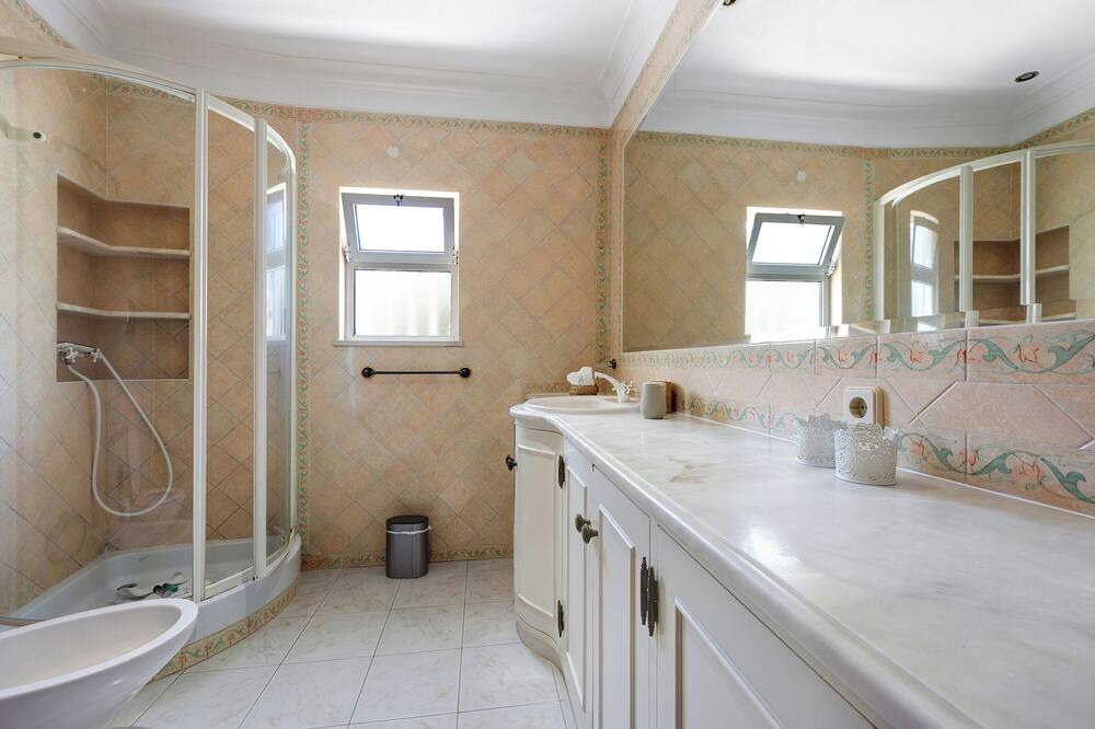 Photo of Bathroom in Caramujeira
