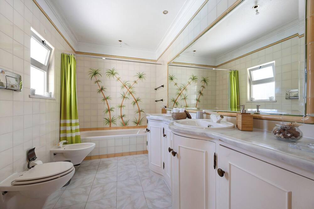 Photo of Bathroom in Caramujeira
