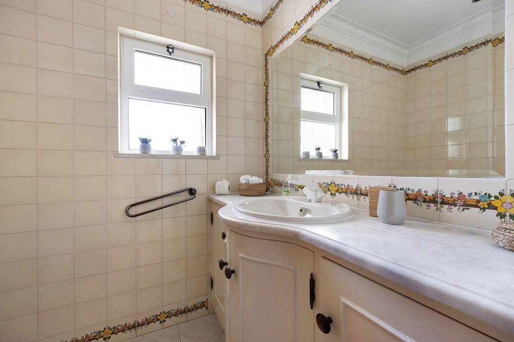 Photo of Bathroom in Caramujeira