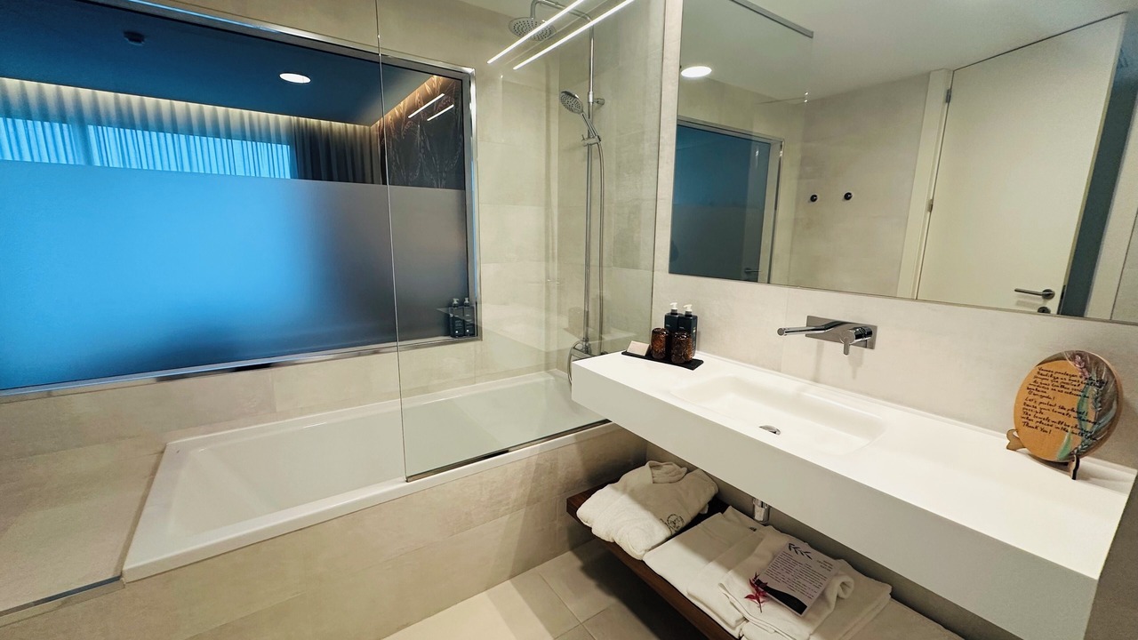 Photo of Bathroom in Grovelas