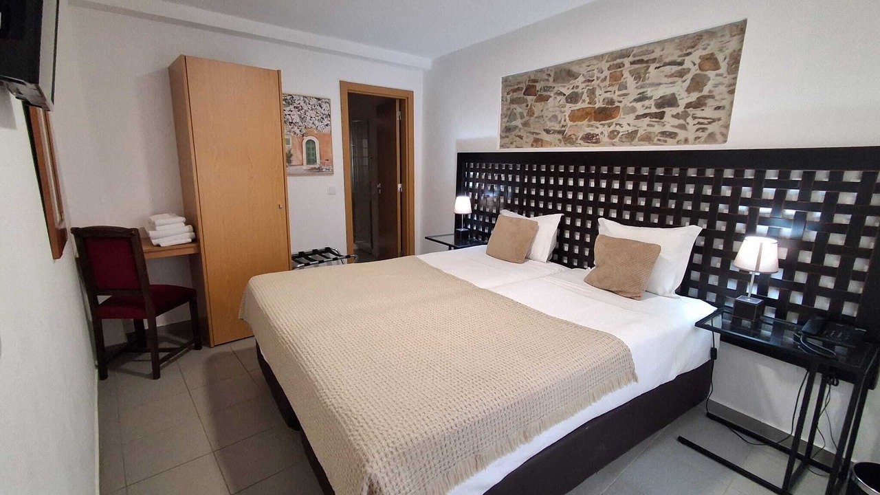 Photo of Bedroom in Serta