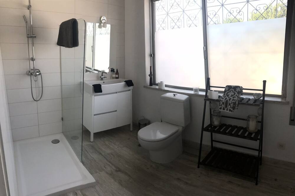 Photo of Bathroom in Almancil