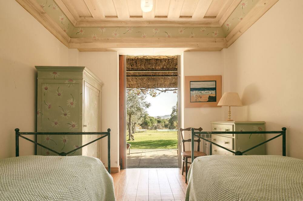 Photo of Bedroom in Sesimbra