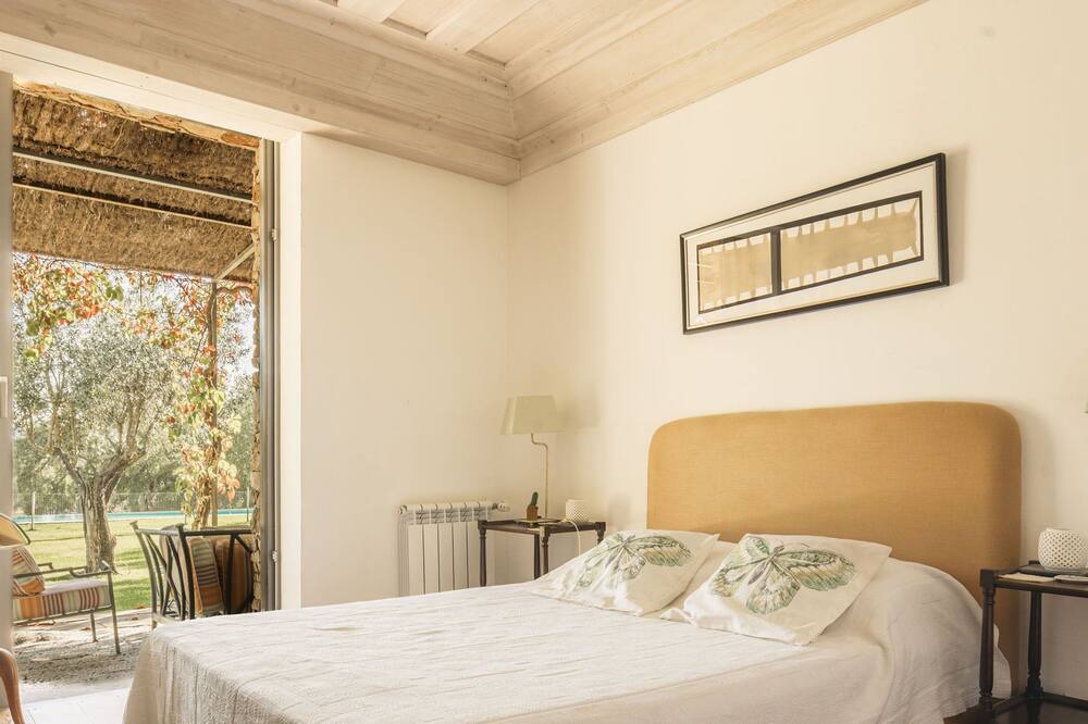 Photo of Bedroom in Sesimbra