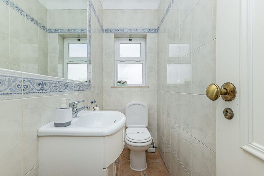 Photo of Bathroom in Meia Praia