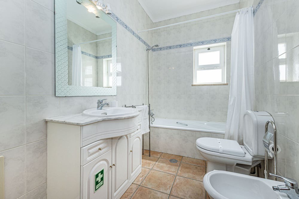 Photo of Bathroom in Meia Praia