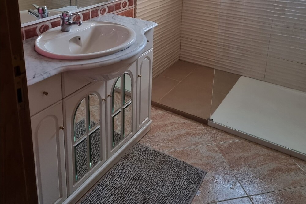 Photo of Bathroom in Moncarapacho e Fuseta