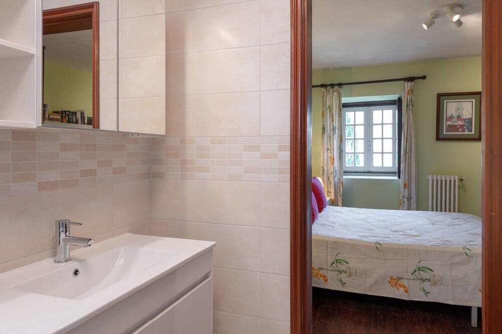 Photo of Bathroom in Fornelos