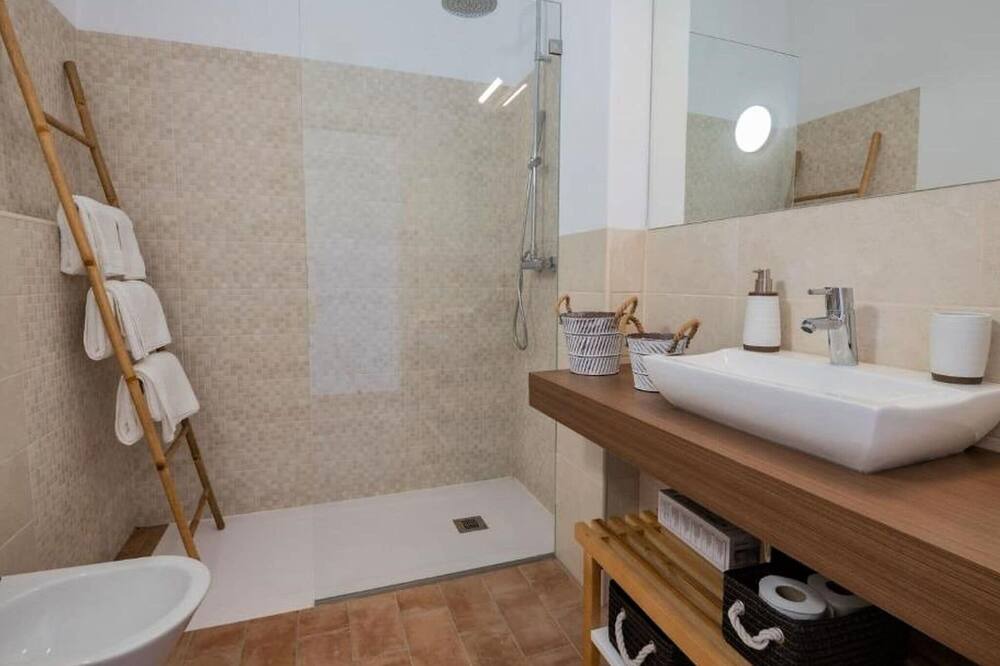 Photo of Bathroom in Santiago do Cacem