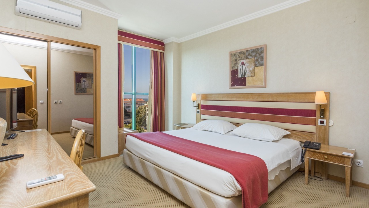 Photo of Bedroom in Carcavelos