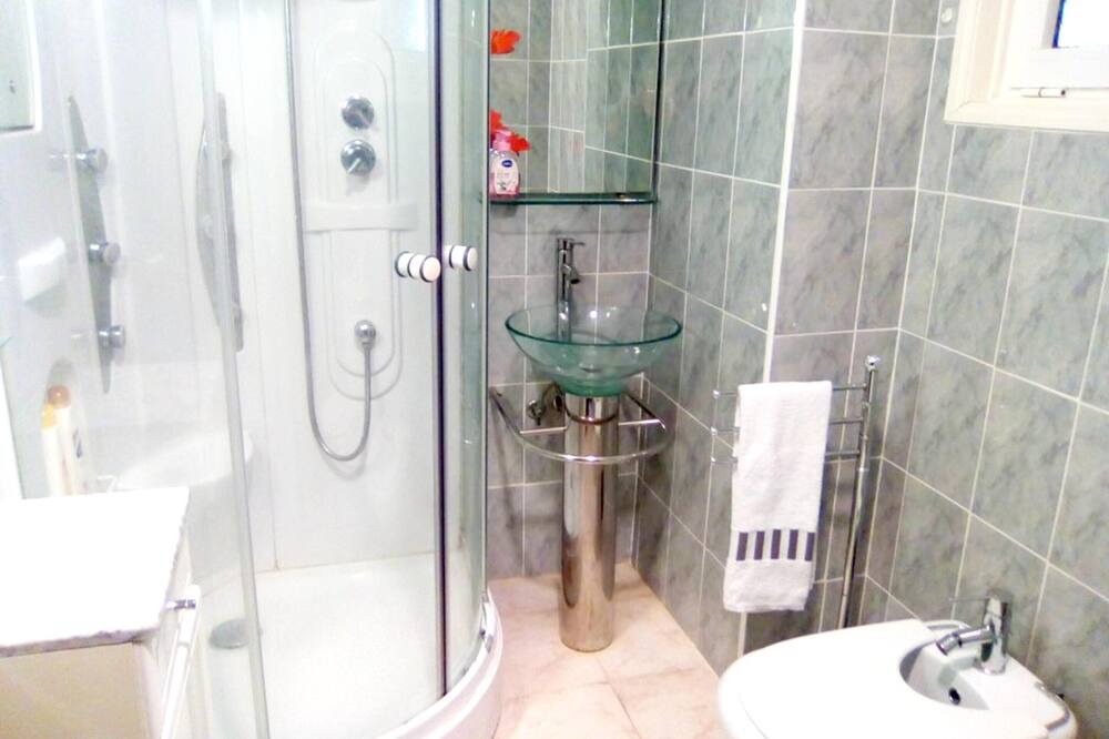 Photo of Bathroom in Corroios