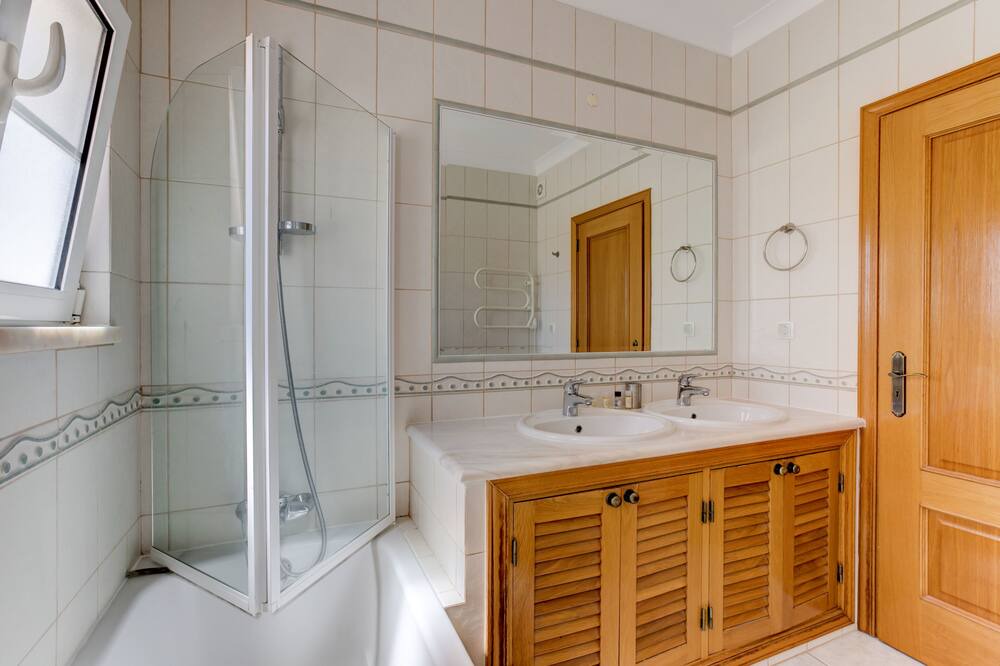 Photo of Bathroom in Budens