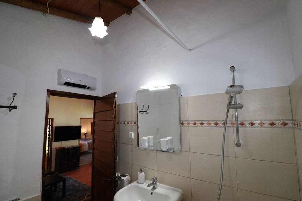 Photo of Bathroom in Cumeada